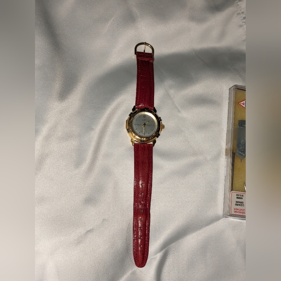 Vintage 1990 Guess Inc watch - Picture 2 of 16
